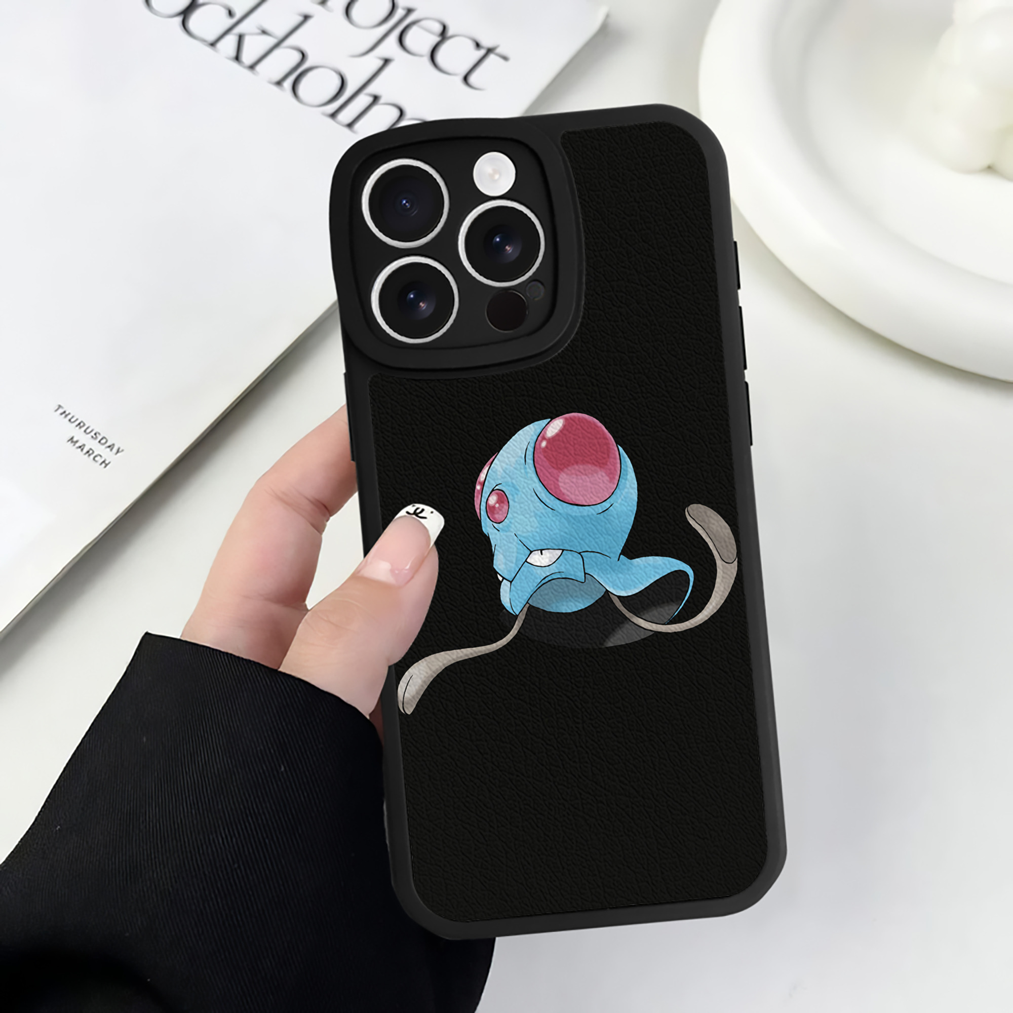 （画像用） ポケットモンスター Pokémon 【iPhone 16シリーズ対応】シリコンスマホケース（レザー調） 材質：シリコン